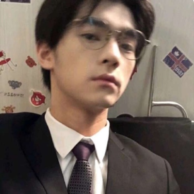 同款男生帅气微信头像