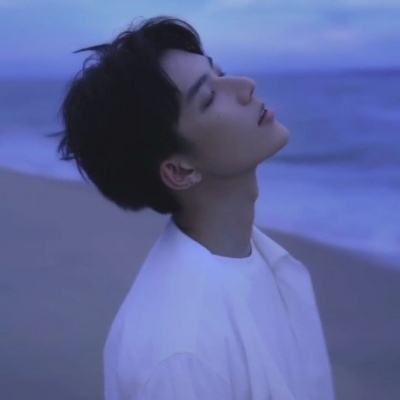 同款男生帅气微信头像