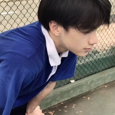 一组神仙颜值的男生帅气微信头像