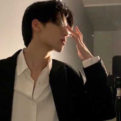 网红气质高冷帅气男生微信头像