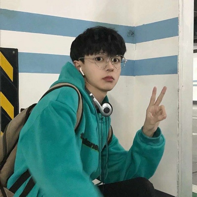 同款男生帅气微信头像