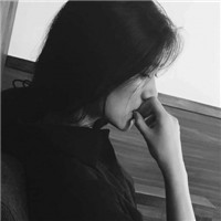 高冷质感黑白女生微信头像