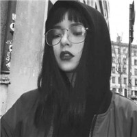 高冷质感黑白女生微信头像