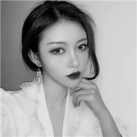 高冷质感黑白女生微信头像