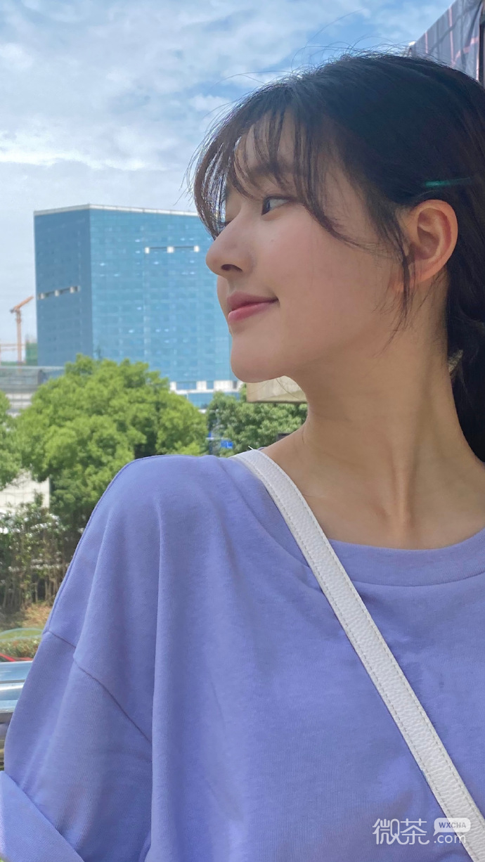 青春可爱赵露思微信朋友圈配图