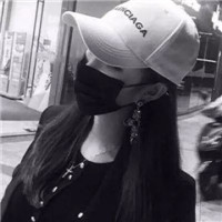 高冷质感黑白女生微信头像