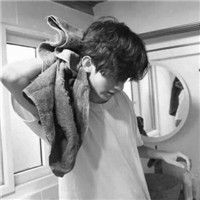 黑白个性伤感男生微信头像