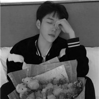 黑白个性伤感男生微信头像