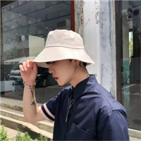 阳光简单男生微信头像