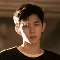 阳光简单男生微信头像