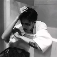 黑白个性人气时尚超酷男生微信头像