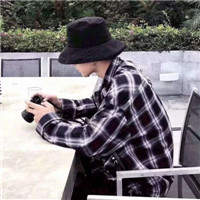 阳光简单男生微信头像