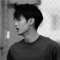 黑白时尚个性男生微信头像