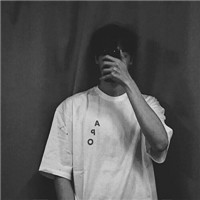 黑白时尚个性男生微信头像