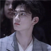 阳光简单男生微信头像