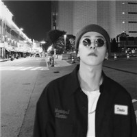 黑白个性人气时尚超酷男生微信头像