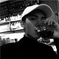 黑白时尚个性男生微信头像