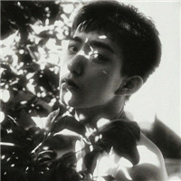 阳光简单男生微信头像