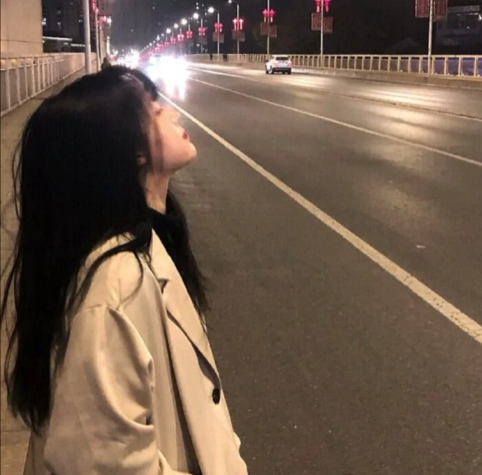 复古文艺好看的女生微信头像