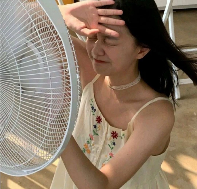 复古文艺好看的女生微信头像