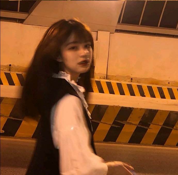 复古文艺好看的女生微信头像