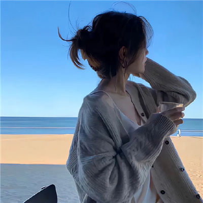 气质爆棚的精致女生头像