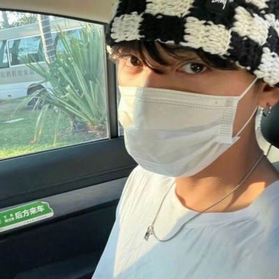 最新帅气冷漠男生头像