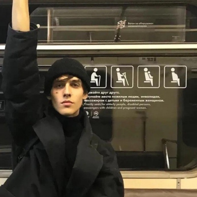 2021欧美帅气男生微信头像