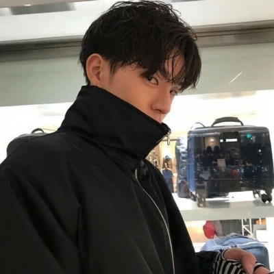 侧脸冷酷帅气男生微信头像