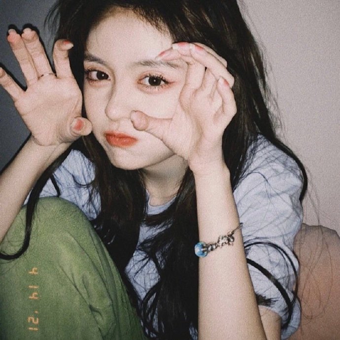 有点仙儿的复古女生微信头像