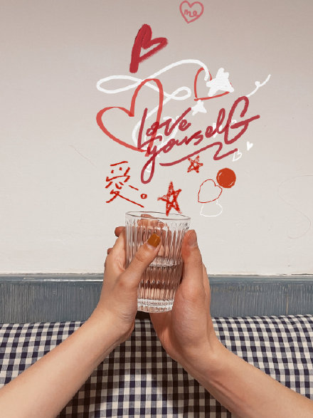 用手画出爱你情侣微信头像