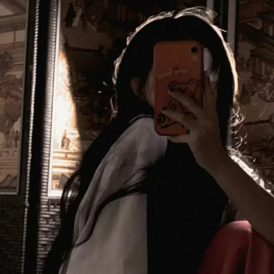 露脸的女生气质头像