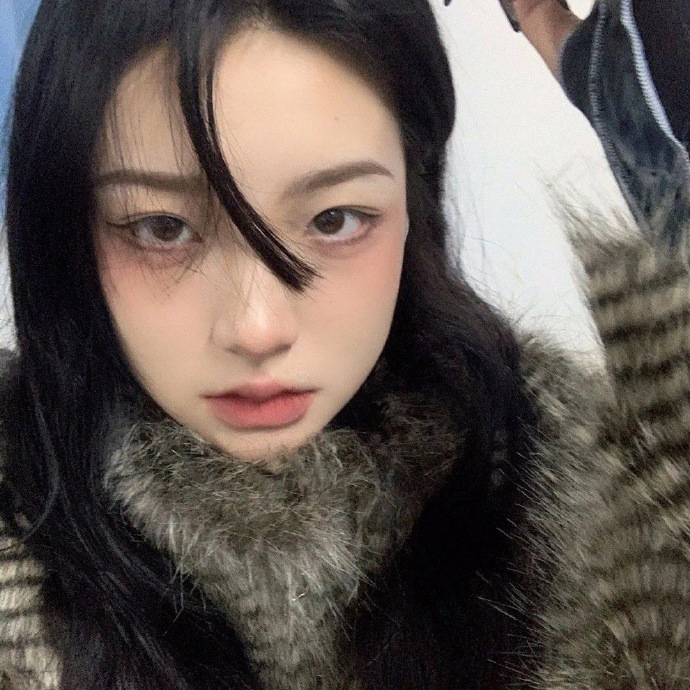 真人潮流网红女生微信头像