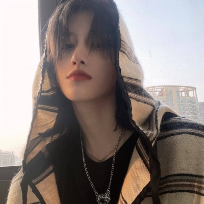 文艺范的真人帅气男生微信头像