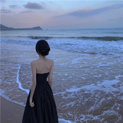 气质爆棚的精致女生头像