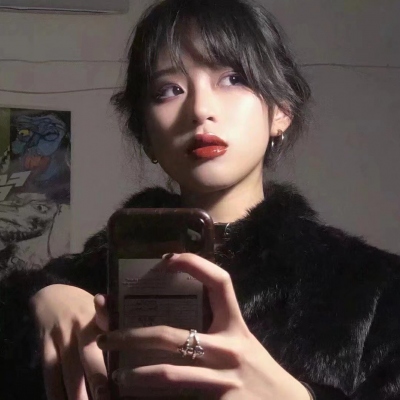 丧系伤感惹人怜爱的女生头像