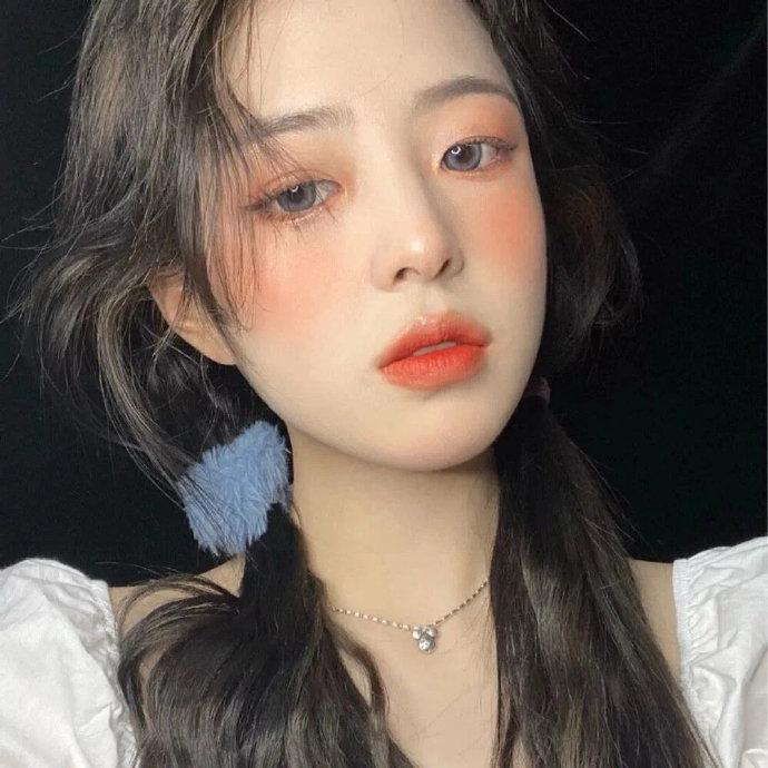 古灵精怪好看的女生微信头像