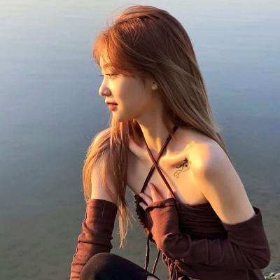 纯欲风精致女生头像