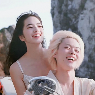 甜蜜幸福的双人情侣微信头像