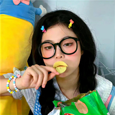 很清纯的真人系列很火的女头