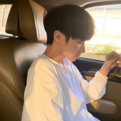 阳光帅气暖男微信头像