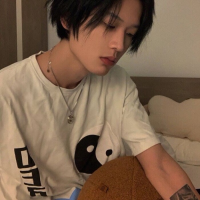 文艺范的真人帅气男生微信头像