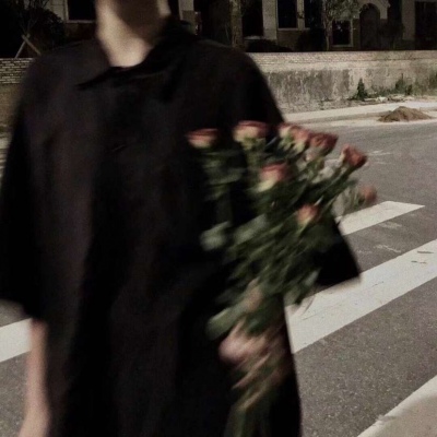 悲痛欲绝看到很扎心的伤感微信头像