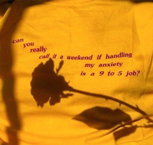 同色系唯美有意境的影子微信朋友圈背景图