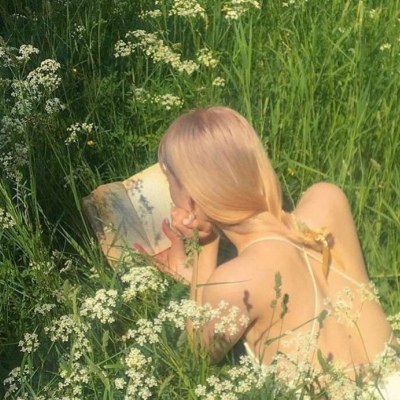 适合春季的唯美梦幻的女生头像