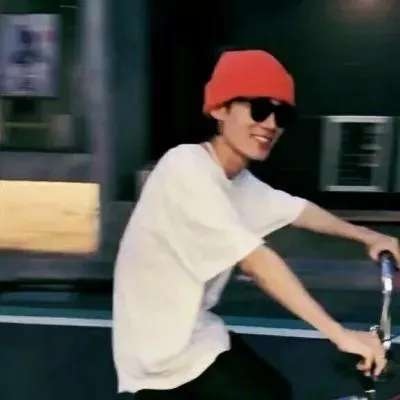 看着舒服但又很霸气的男生头像