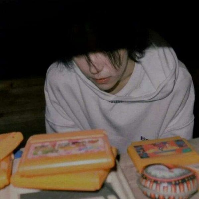 真人侧脸丧系帅气男生微信头像