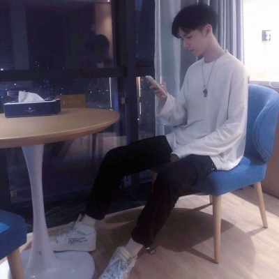 一对俊男美女的情侣微信头像