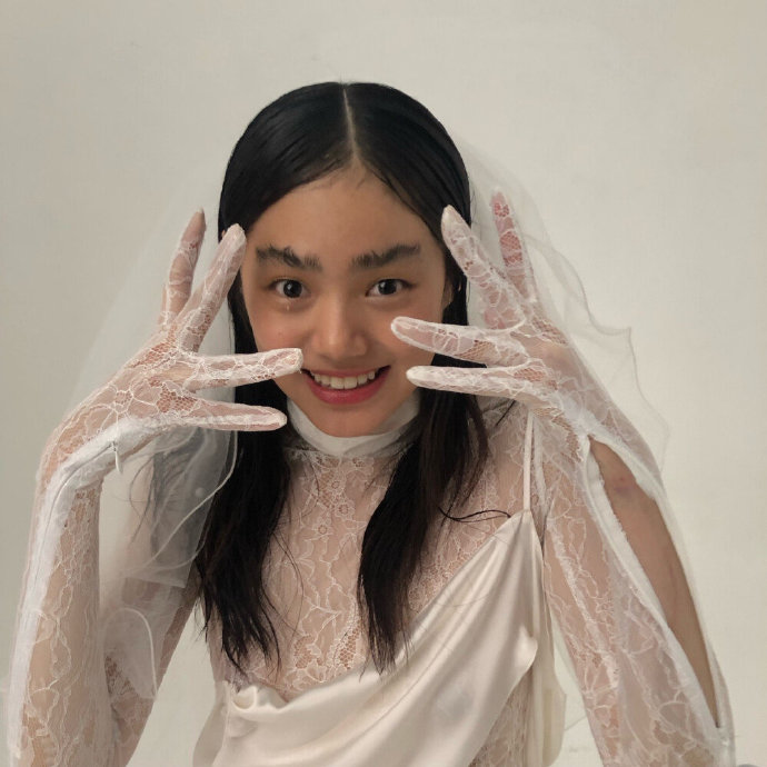 呆呆的沙雕女孩个性微信头像