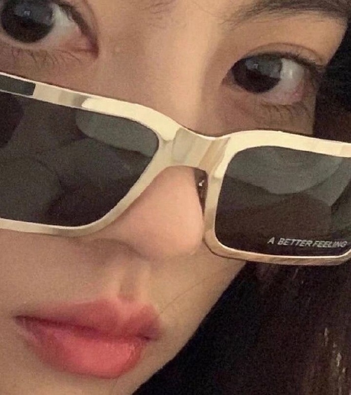 高冷自然女生微信头像